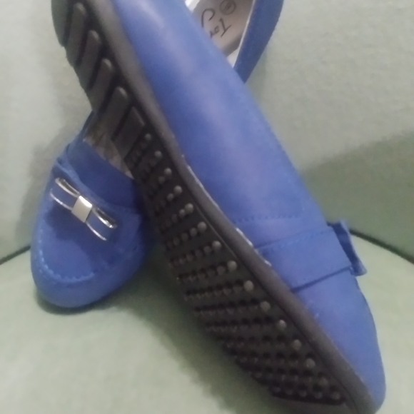 Faux blue suede flats - Picture 2 of 2
